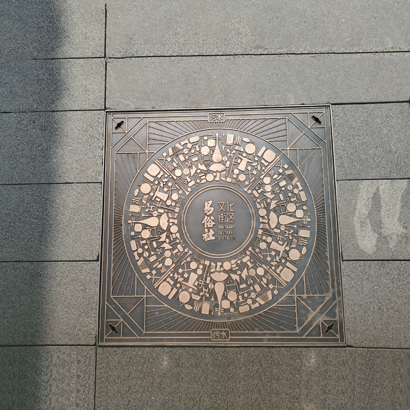 铜井盖照片